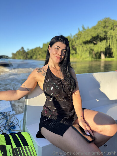 Realamberlushh model naked picture