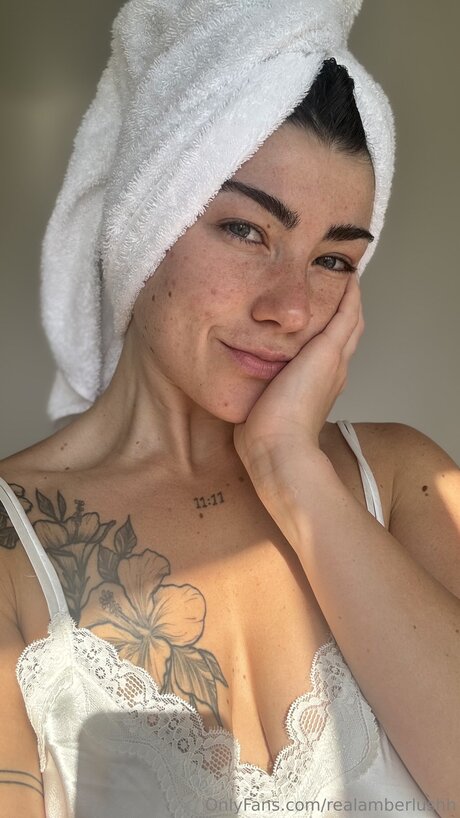 Realamberlushh star art picture