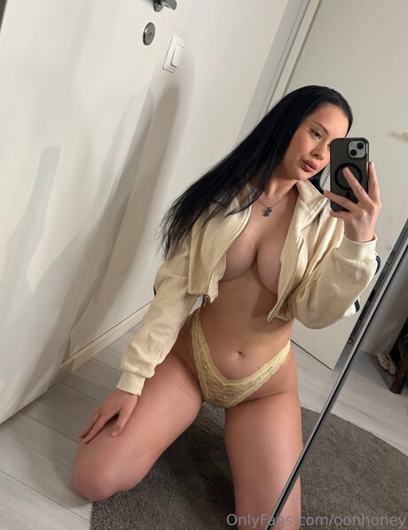 Oonhoney nude pornstar galleries