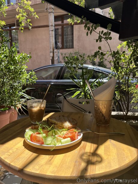 Youraysel art model pics