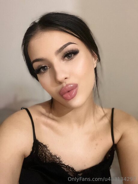 U483134297 sexy star img