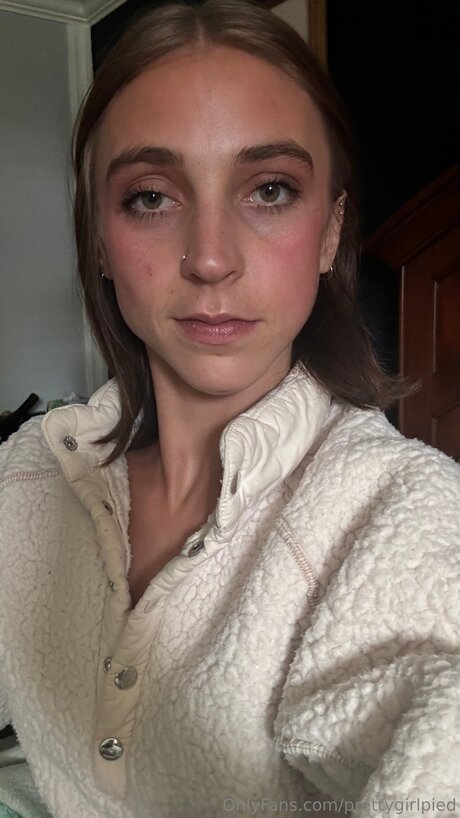 Naughtsoshhy naked model img