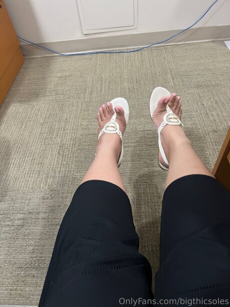 Bigthicsoles model pretty picture