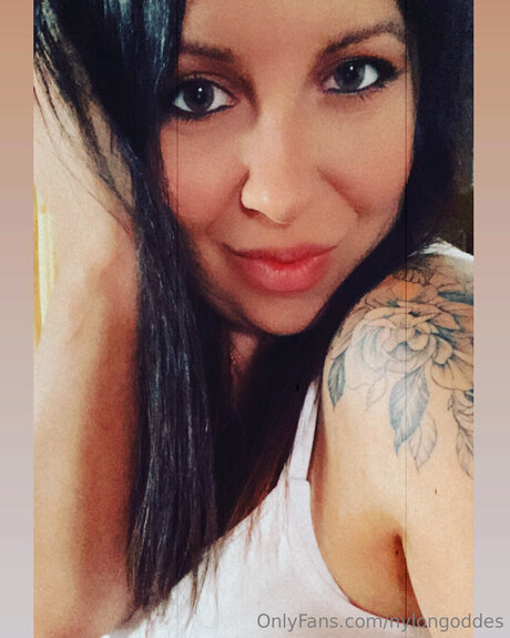 Nylongoddes sex model img