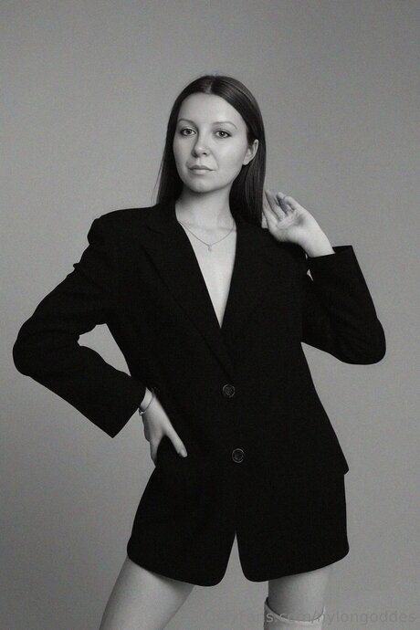 Nylongoddes beautiful model pic