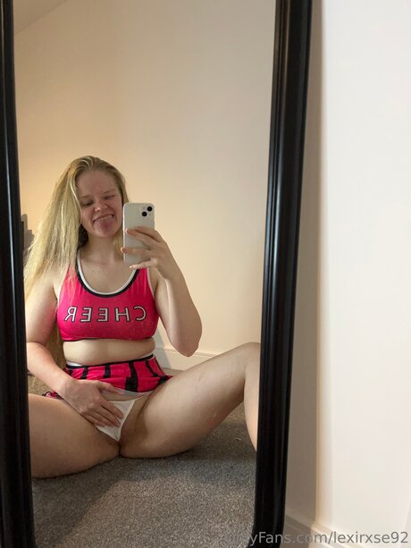 Lexirxse92 erotic actress photo