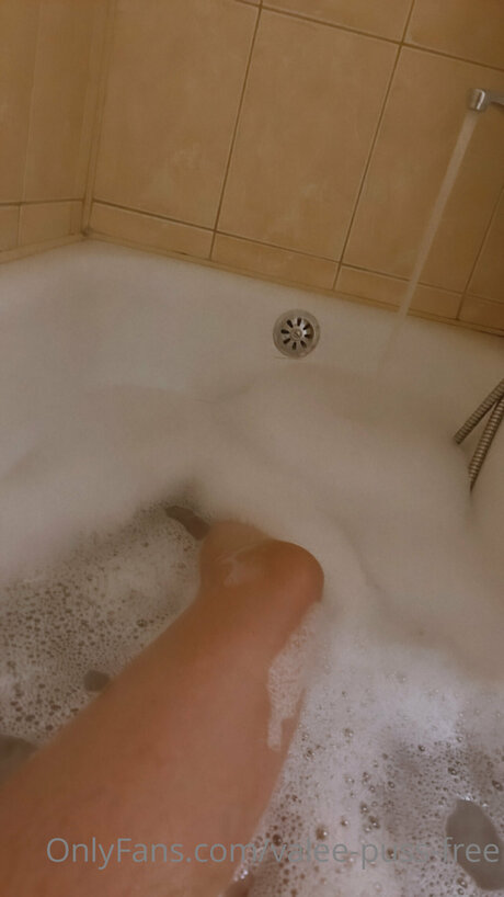 Valentinagoleafree top model photo