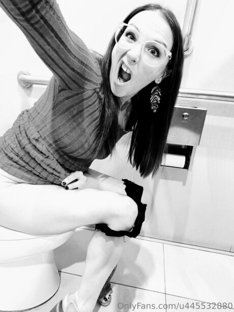 U445532880 free actress gallery