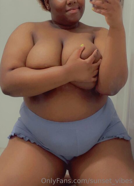 Sunset Vibes pretty actress img