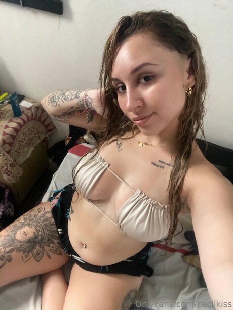 Ceciikiss pornstar naked photo