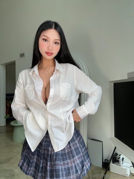 Marniecarter model top pic