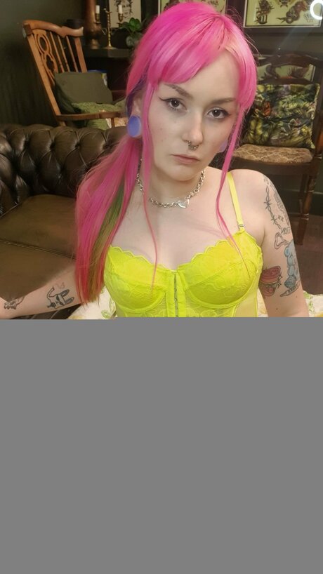 Lotsoflovemimi Free star erotic pic