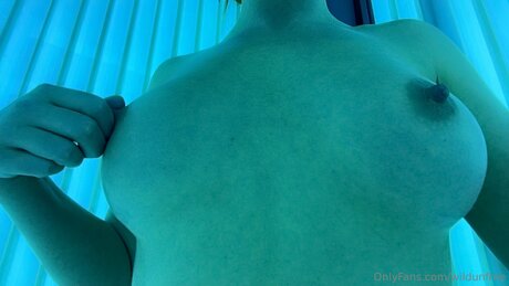 Wildunfree model erotic picture