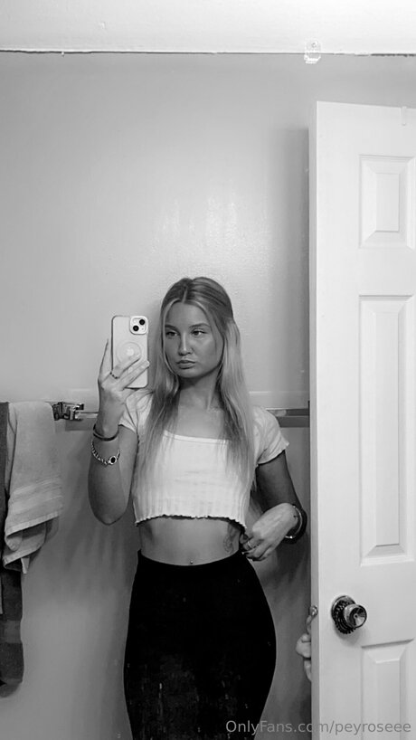 Peyroseee pornographic model archive