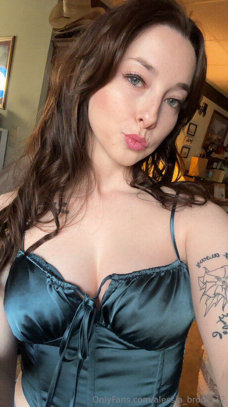 Alessia Brooks12 nude model image