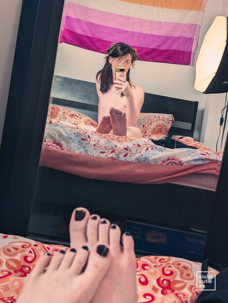 Violetcutie naked pornstar image
