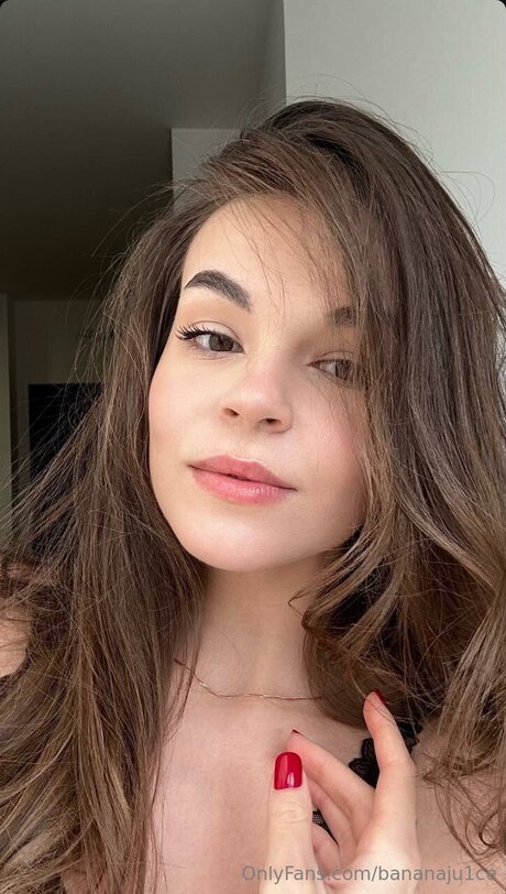 Bananaju1ce beautiful actress photos