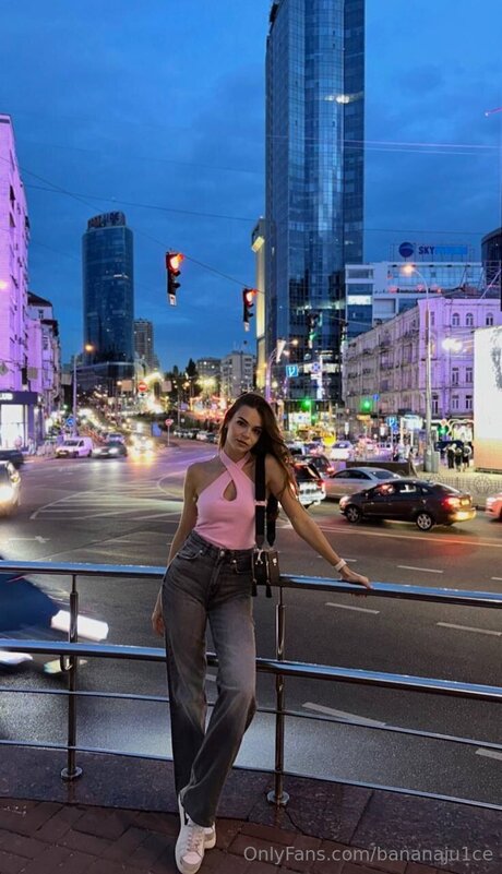 Bananaju1ce pretty model pictures