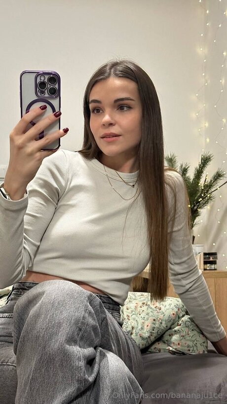 Bananaju1ce pretty actress photos