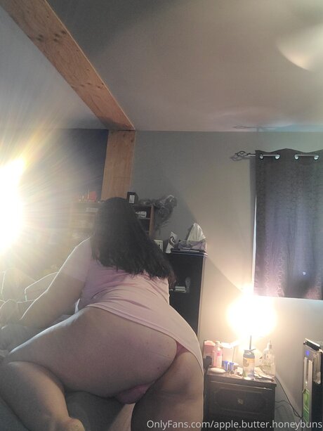 Sweet Tasty Peaches model exclusive pics