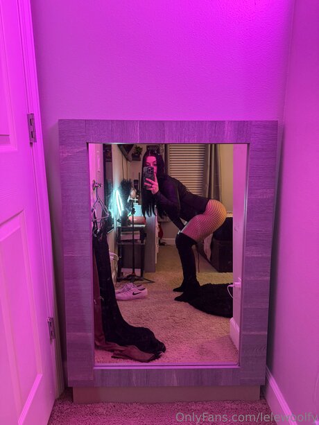 Lelewoolfy model sexy picture