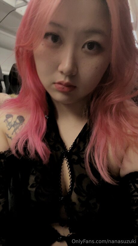 Nanasuzuki sexy model gallery