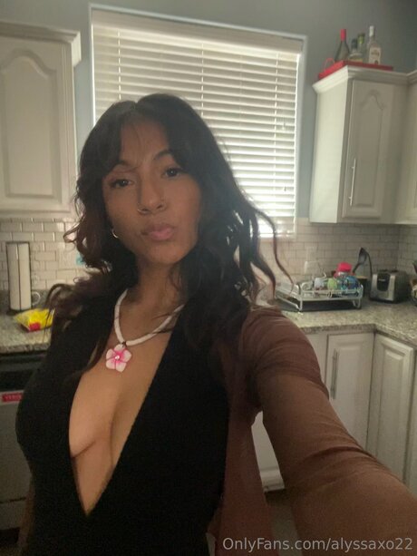 Alyssaxo22 pornographic actress photos