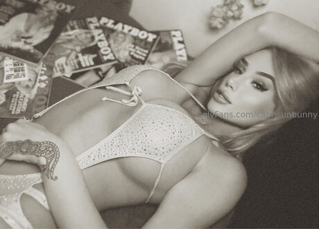 Caprisunbunnyvip model porn img