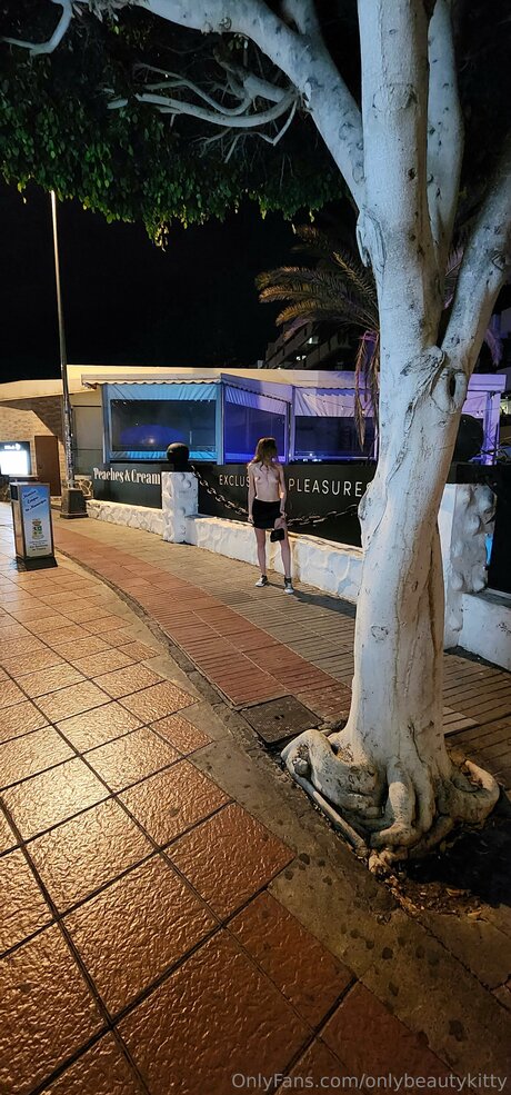 Onlybeautykitty model porn photo