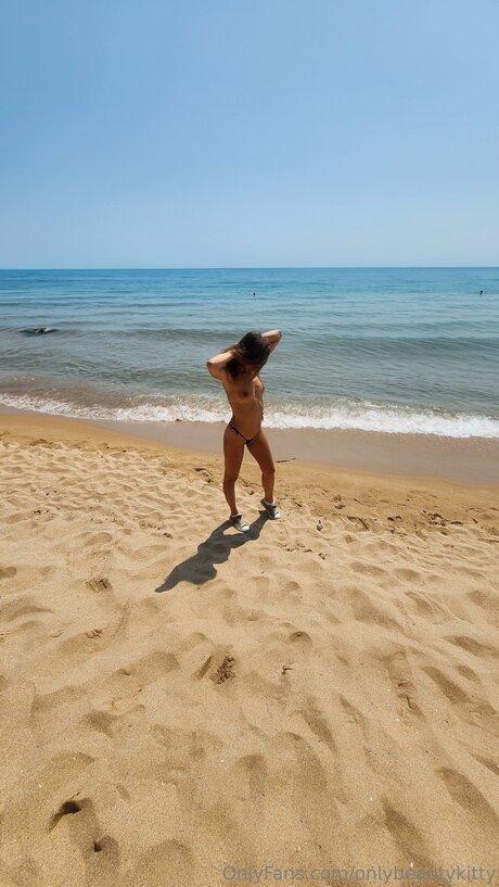 Onlybeautykitty naked star photos