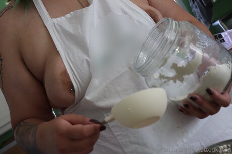 Thetattedkitten top model image