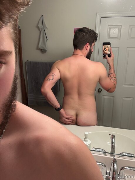 Emsealion naked star pictures