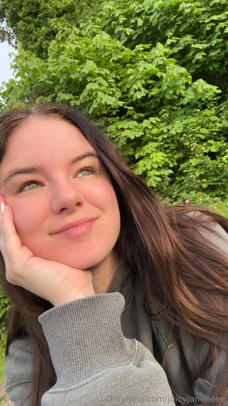 Juicyjaneeeee free pornstar pics