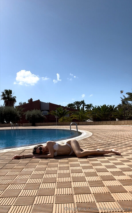 Nikaazorinaa model naked pics