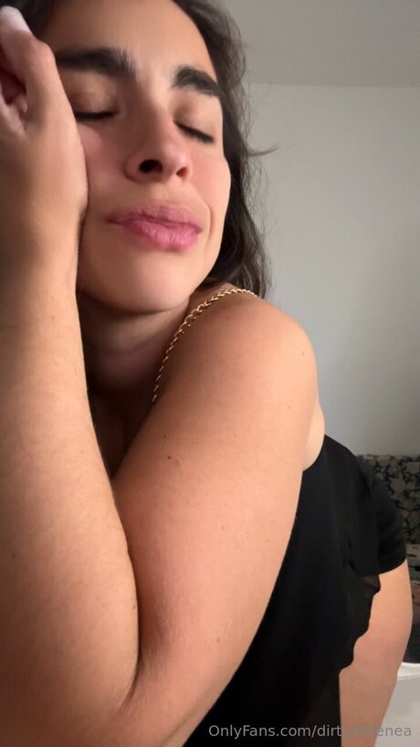 Dirtyathenea model top image