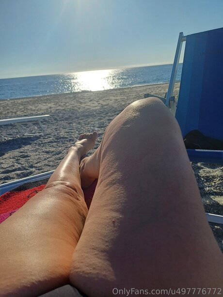 U497776772 beautiful model pic