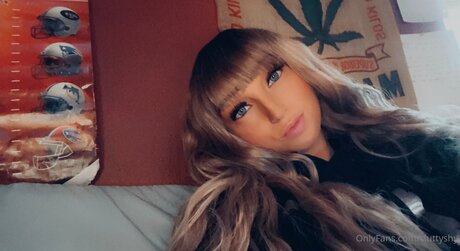 Sluttyshy erotic pornstar pic