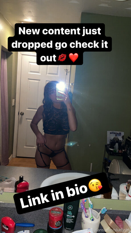 Sluttyshy star nude photos