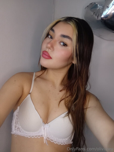 Oliviawu model adult picture