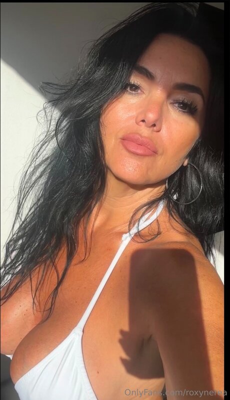 Roxynerea hot pornstar pictures