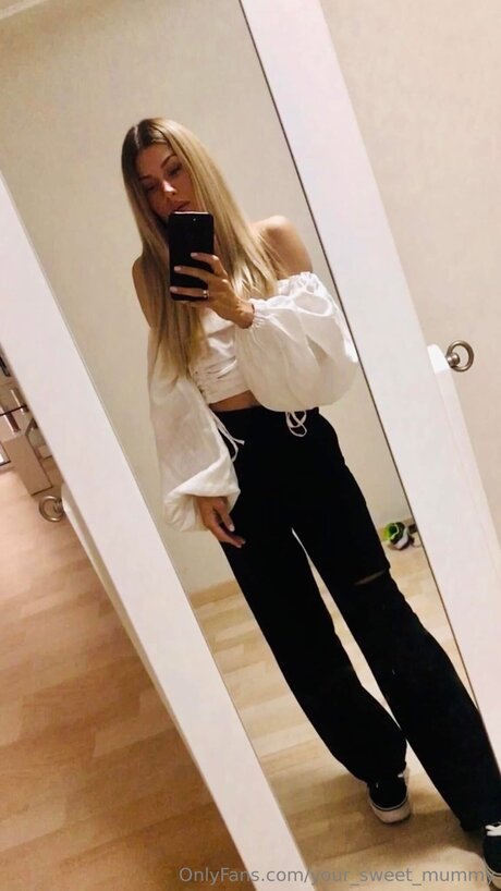 Your Sweet Mummy high quality actress pic