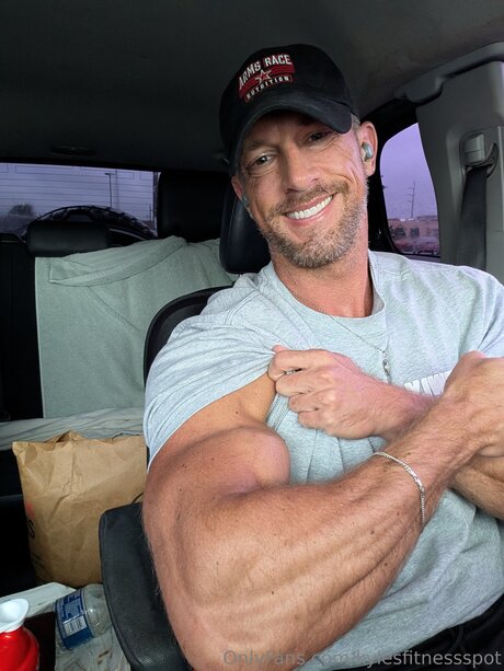 Kylesfitnessspot sex model img