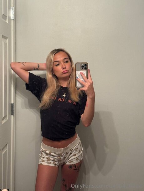 Kelseyblue nude pornstar photos