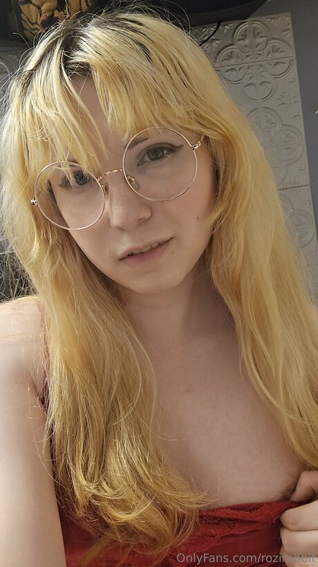 Rozirabbit naked star image