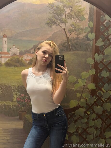 Amelieeluv free actress pictures