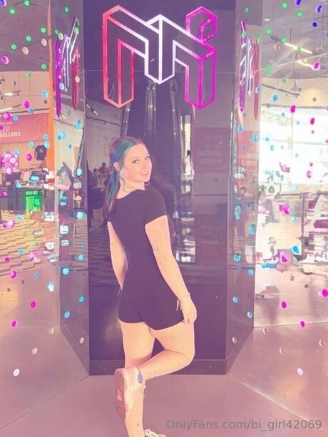 Bi Girl42069 exclusive star picture