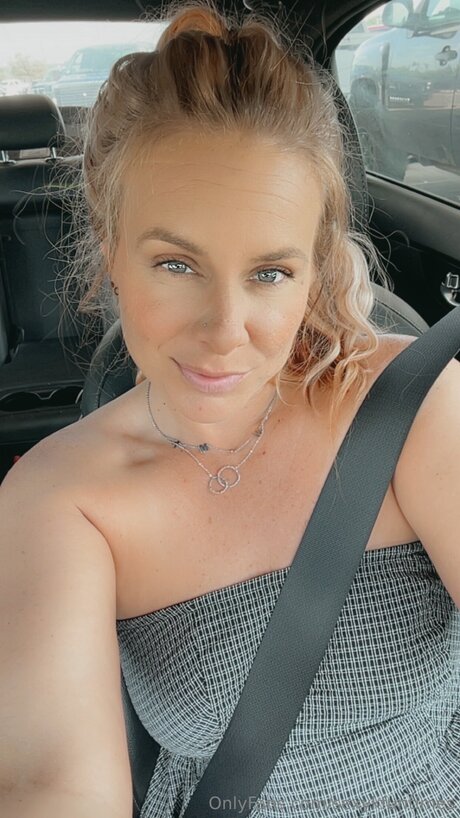 Sexykfuntimes model naked image