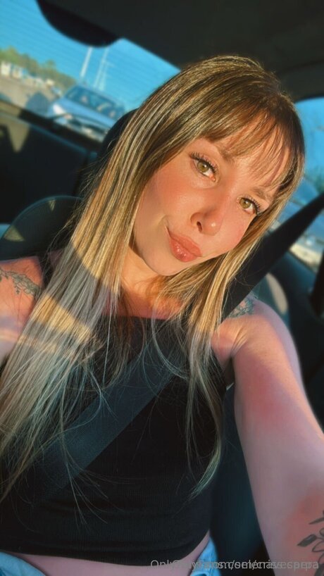 Criss Carpa model top pic