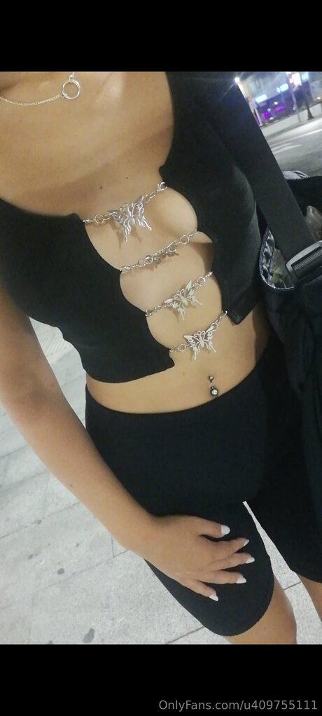 U409755111 model pornographic image