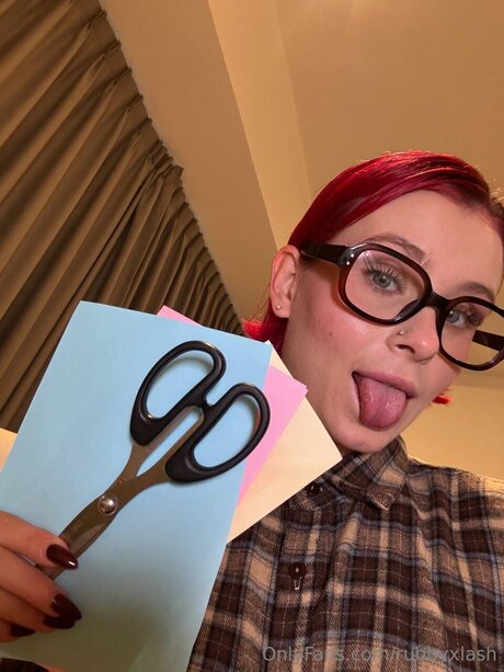 Rubbyxlash art model pic